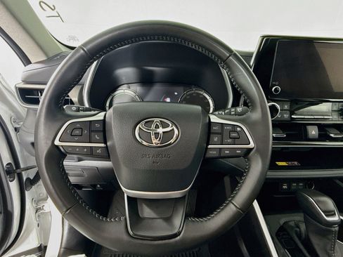 Certified 2026 Toyota Highlander XLE AWD/4WD image 12