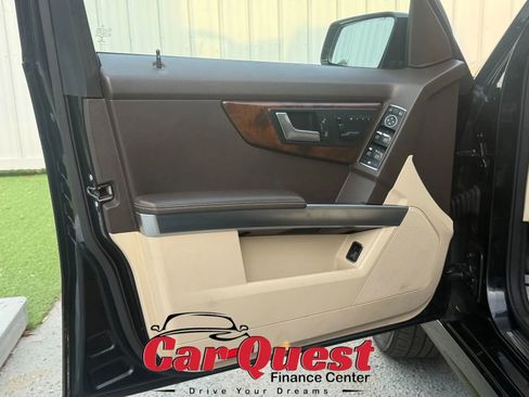 Used 2015 Mercedes-Benz GLK 350 4MATIC image 11