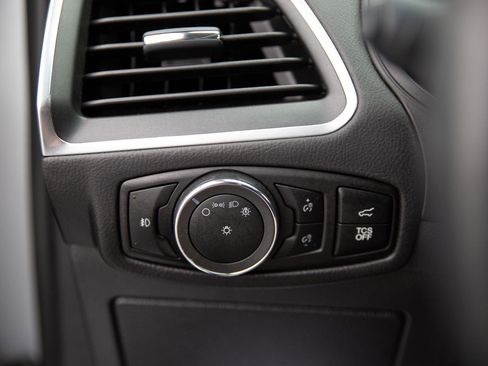 Used 2024 Ford Edge Titanium image 18