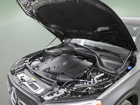 Used 2025 Mercedes-Benz GLC 300 GLC 300 image 25