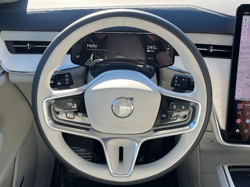 New 2025 Volvo EX90 Ultra image 18