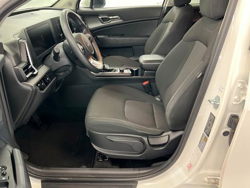 Used 2023 Kia Sportage LX image 17