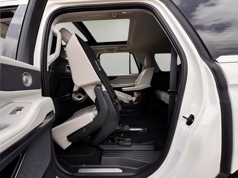 Used 2025 Lincoln Navigator L Reserve image 23