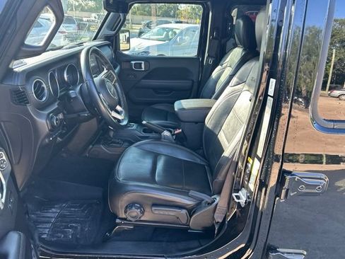 Used 2022 Jeep Wrangler Unlimited Sahara AWD/4WD image 5