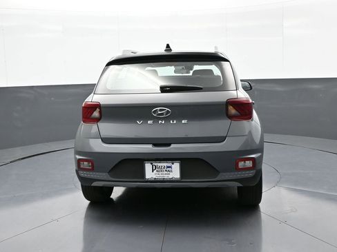 Certified 2022 Hyundai Venue Limited FWD image 7