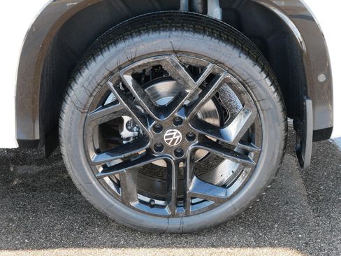 New 2026 Volkswagen Tiguan SE R-Line image 4