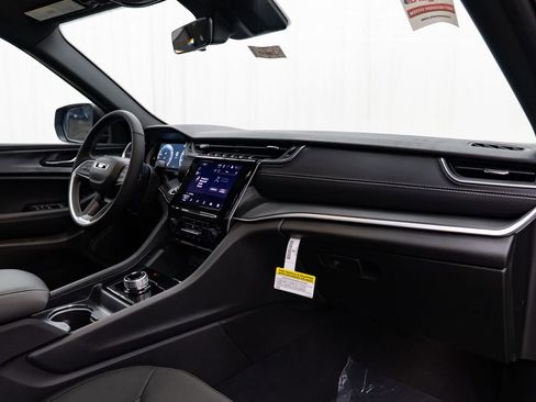 New 2026 Jeep Grand Cherokee Laredo image 34