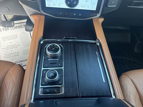 Used 2023 Ford Expedition Platinum image 24