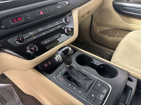 Used 2016 Kia Sedona LX w/ LX Convenience Package image 18