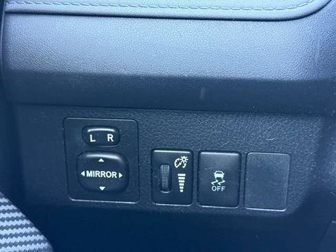 Used 2015 Toyota RAV4 LE FWD image 25