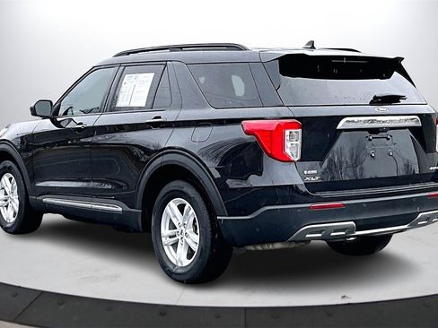 Used 2023 Ford Explorer XLT w/ Equipment Group 202A image 6