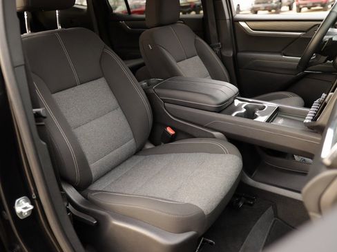 Used 2025 GMC Acadia Elevation image 33