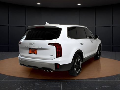 Used 2024 Kia Telluride S AWD/4WD image 7
