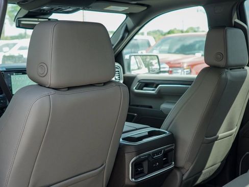 New 2026 GMC Sierra 1500 SLT image 19