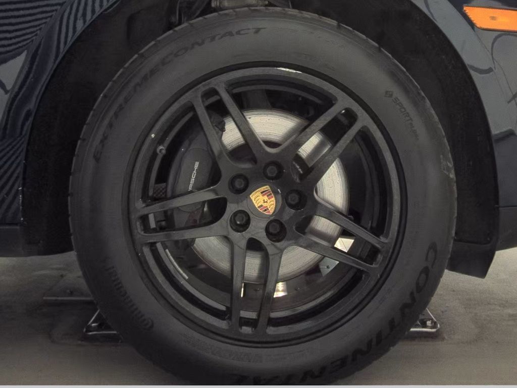 Used 2019 Porsche Macan AWD/4WD image 23