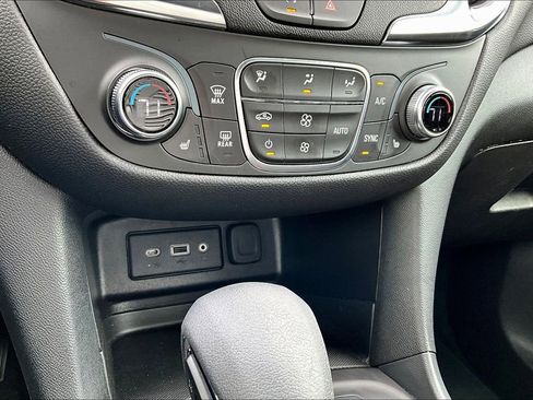 Used 2024 Chevrolet Equinox LT image 31