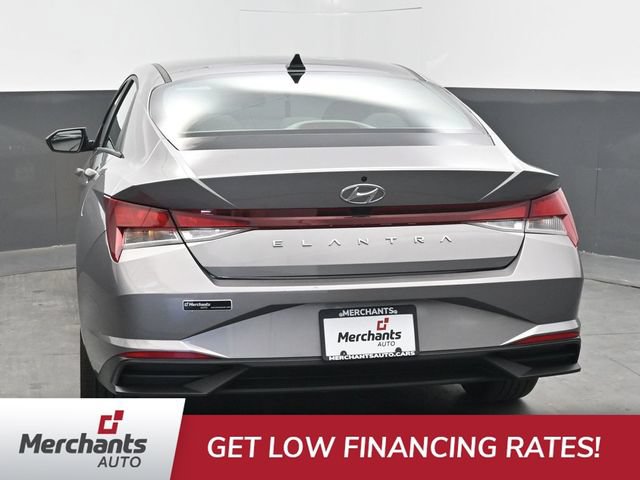 Used 2023 Hyundai Elantra SEL w/ Convenience Package FWD image 5