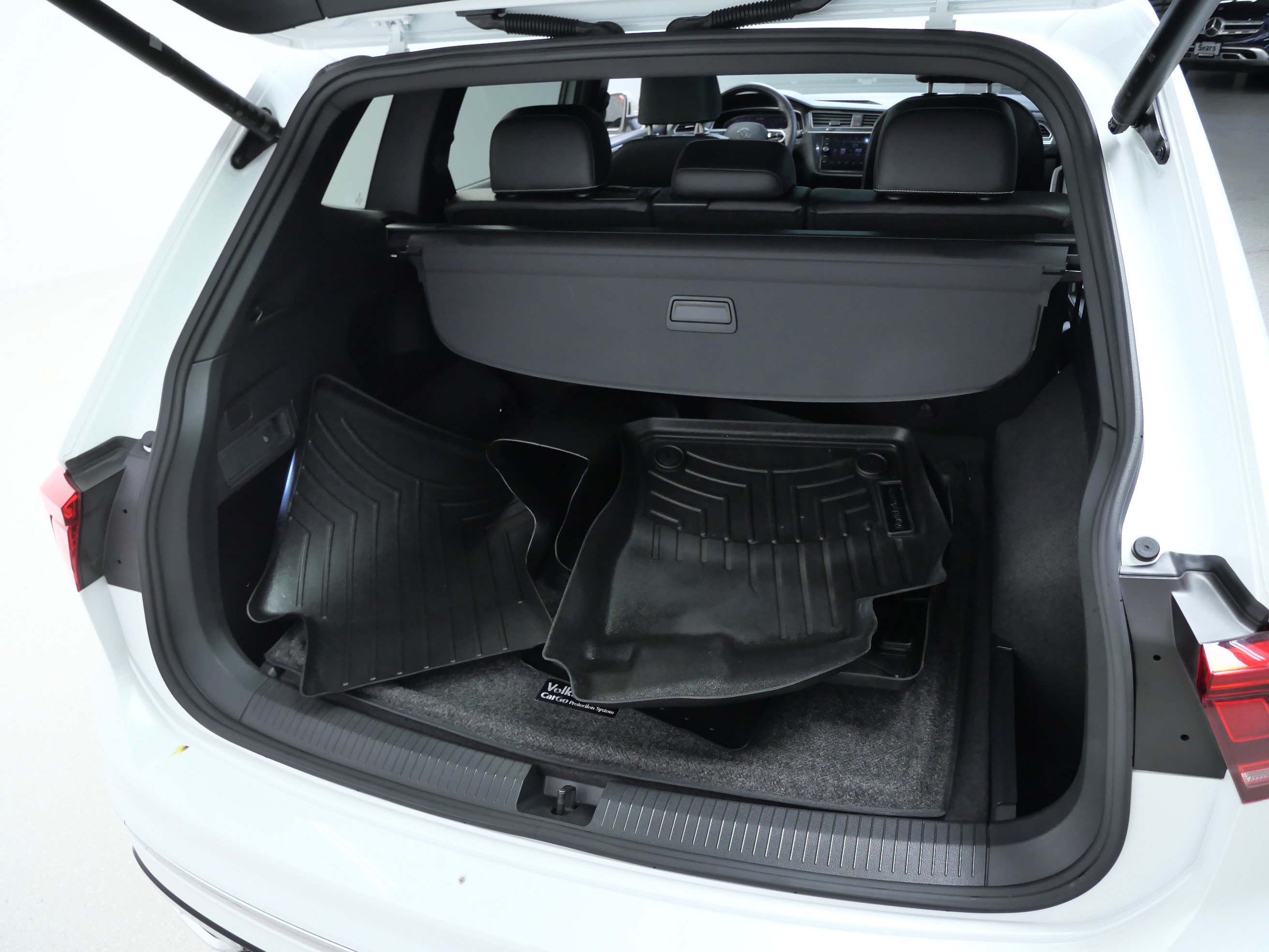 Used 2024 Volkswagen Tiguan SEL R-Line w/ MDO Package, Two-Row AWD/4WD image 7