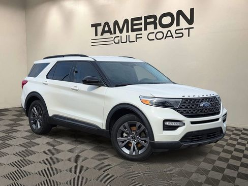 Used 2024 Ford Explorer XLT w/ Equipment Group 202A RWD image 1
