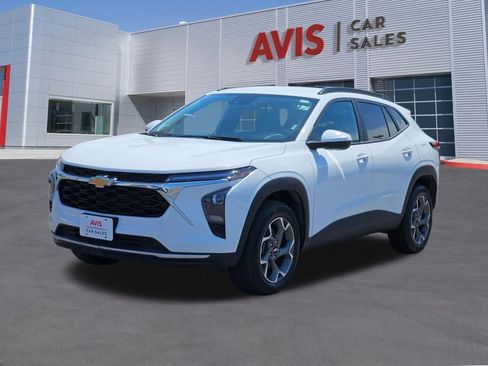 Used 2025 Chevrolet Trax LT w/ LT Convenience Package FWD image 1
