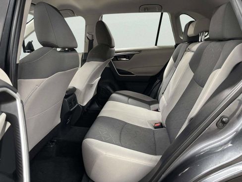 Used 2021 Toyota RAV4 XLE image 14