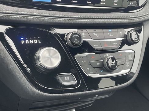 New 2026 Chrysler Pacifica Select image 9