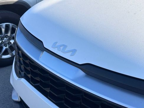Certified 2025 Kia Sportage LX FWD image 4