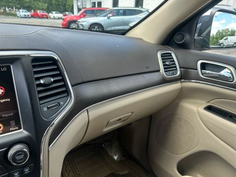 Used 2015 Jeep Grand Cherokee Overland AWD/4WD image 19