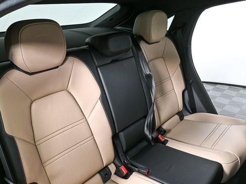 Certified 2025 Porsche Cayenne S image 29