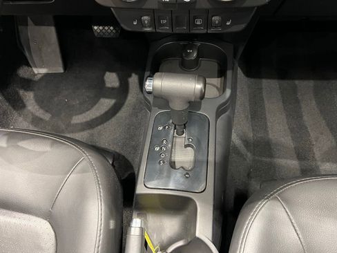 Used 2009 Volkswagen Beetle S image 38