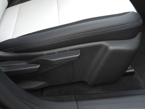 Used 2025 Chevrolet Equinox EV LT image 37