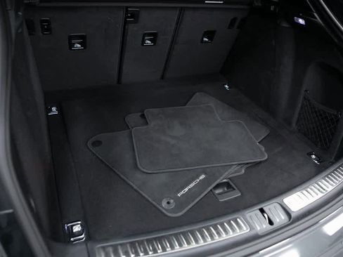 Certified 2022 Porsche Macan image 31