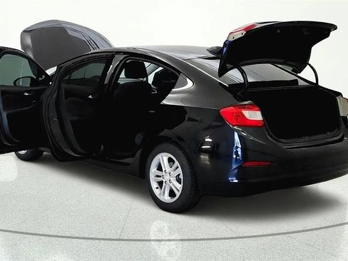 Used 2017 Chevrolet Cruze LT w/ Convenience Package FWD image 10