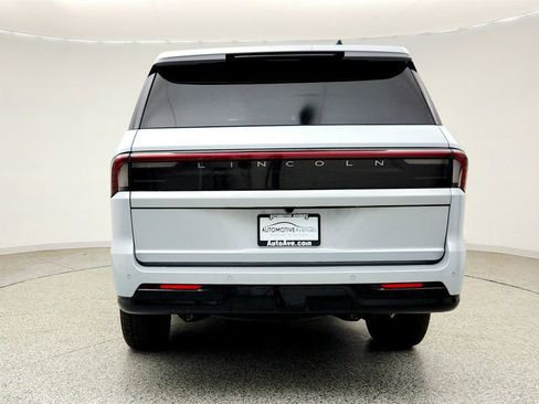 Used 2025 Lincoln Navigator Reserve AWD/4WD image 6