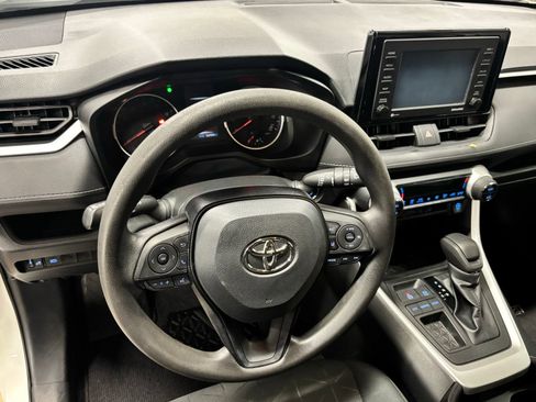 Used 2021 Toyota RAV4 XLE w/ Convenience Package FWD image 14