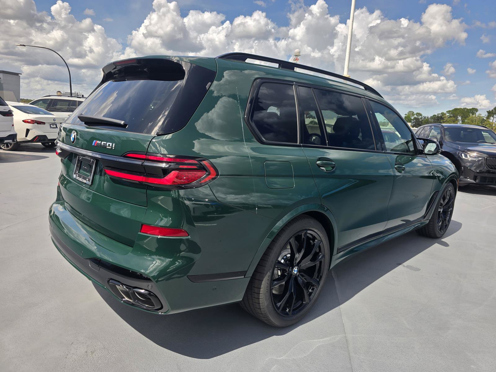 New 2027 BMW X7 M60i w/ M Sport Professional Package AWD/4WD image 2