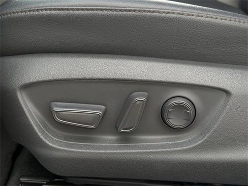 Used 2020 Toyota Camry XLE image 27