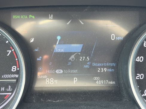 Used 2018 Toyota Camry XLE image 2