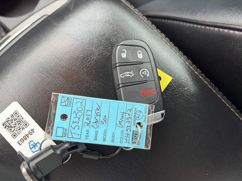 Used 2017 Chrysler 300 C RWD image 34