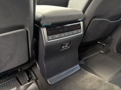 Used 2025 Lexus GX 550 w/ Accessory Package (2T) AWD/4WD image 37