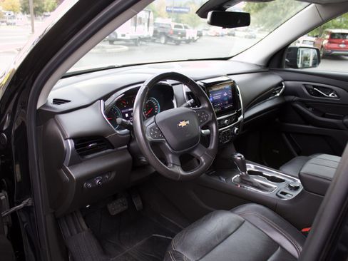 Used 2020 Chevrolet Traverse Premier image 11