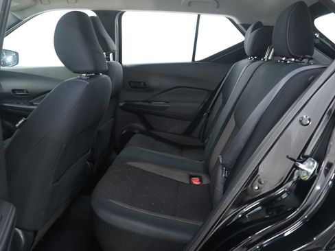 Used 2018 Nissan Kicks S image 14