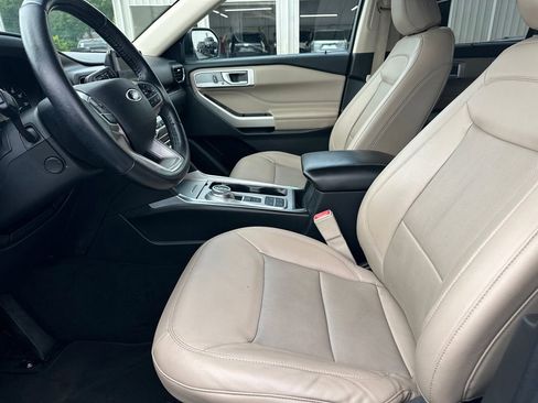 Used 2021 Ford Explorer Limited w/ Equipment Group 301A RWD image 10
