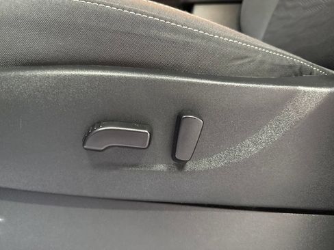 Used 2024 Nissan Frontier SV w/ Technology Package RWD image 16