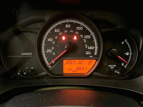 Used 2016 Toyota Yaris LE image 19