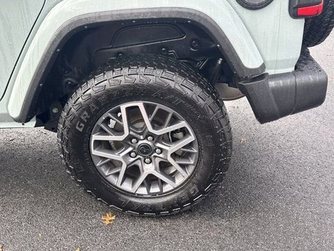 Certified 2024 Jeep Wrangler Sahara w/ Technology Group image 21