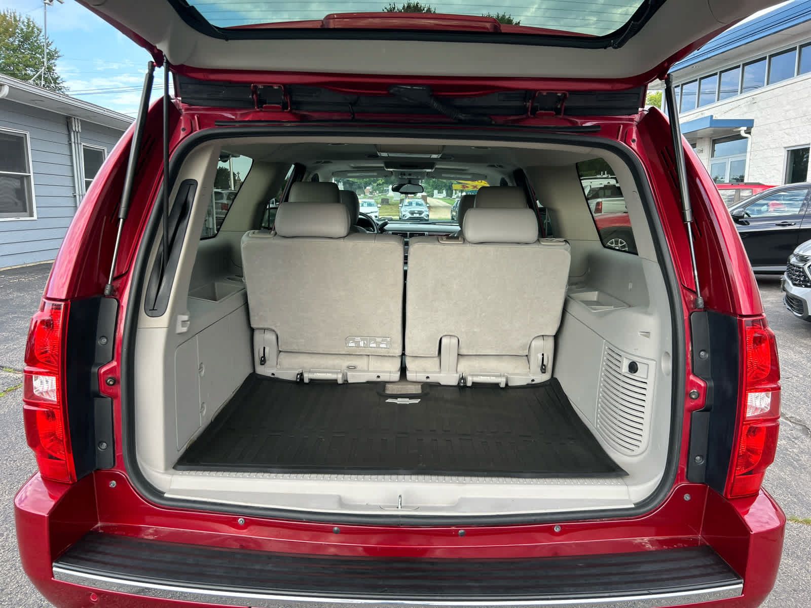Used 2013 Chevrolet Suburban LTZ AWD/4WD image 24