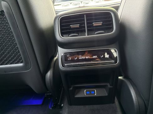 Used 2025 Mercedes-Benz GLS 450 4MATIC image 23