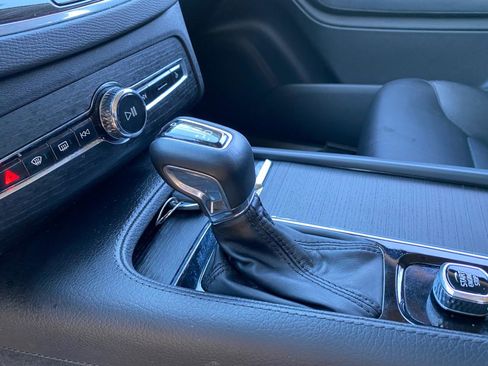 Used 2020 Volvo XC90 T6 Momentum image 61