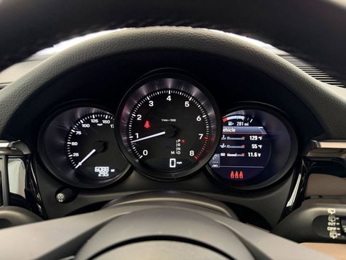 Used 2025 Porsche Macan image 21